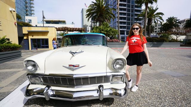 Ammaliante Melody Marks partecipa in trailer cowgirl al contrario