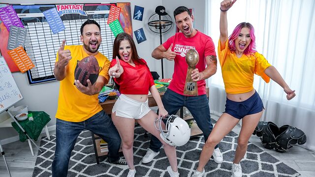 Liebliche Aubree Valentine und Jazmin Luv in Doggystyle Sexstreifen