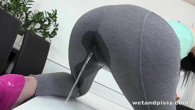 विलक्षण  Debra Dee में अभिनय किया मूतना चलचित्र