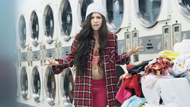 Raffinierte Annika Eve - Dicke Titten Pornofilm - Pervs On Patrol