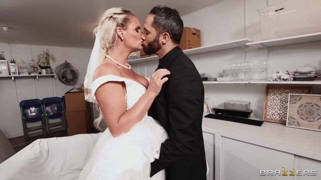 La plástica Phoenix Marie en rodaje de culo grande