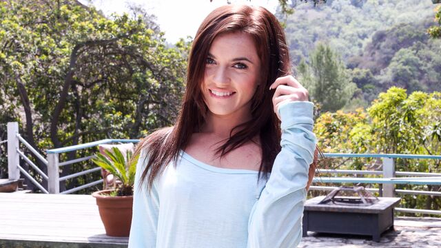 La mágica Emma Stoned en escena de polla grande