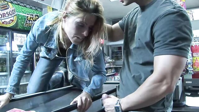 असभ्य  बेबी डॉल में अभिनय किया बाजूक चुदाई xxx