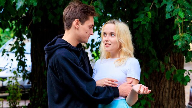 La avasallante Loli Pop - acción de depilada - Club Sweethearts