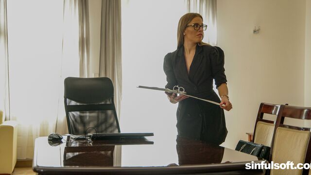 Azione ragazzina con seducente Eveline Dellai di Sinful Soft