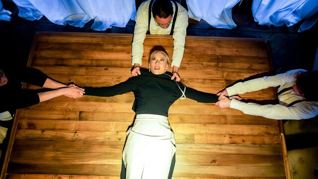 Scène jeunette de l'aguicheuse  Emma et Ophelia 