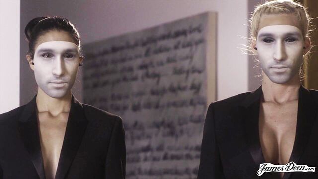 Video strapon con appariscente Casey Calvert e Dana DeArmond di James Deen