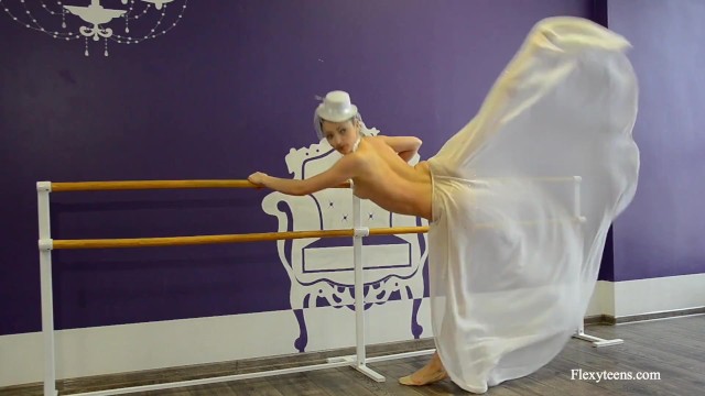 Irina's hot ass xxx by Flexy Teens