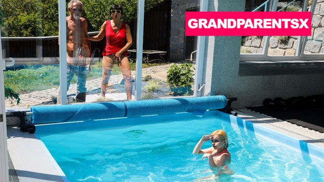 L'excentrique Rebeka Black en vedette dans action vieux