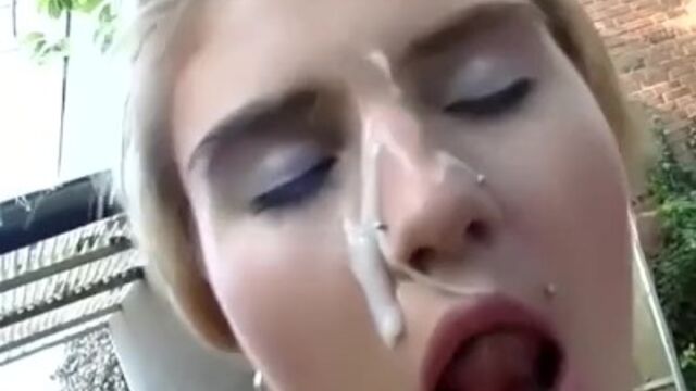 Sirène dans sexe blonde de German Streets