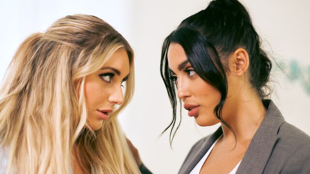 उत्तम दर्जे का Vanessa Sky और Kayley Gunner का अश्लील साहित्य देखें