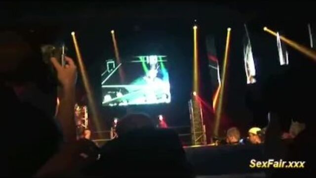 Scena spogliarello con magica unica