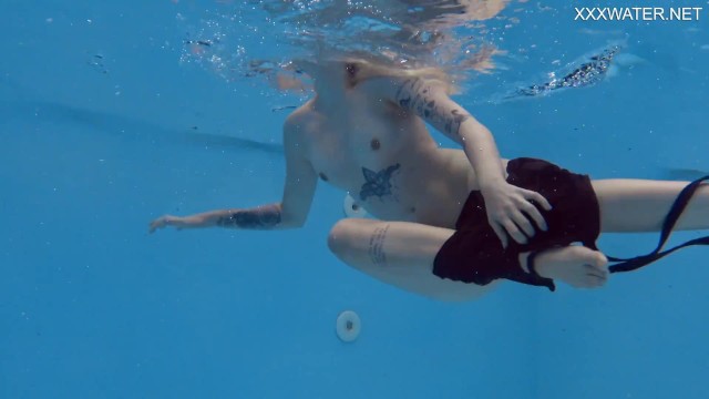 Desirable Mimi Cica and Mimi - amateur movie - Underwater Show