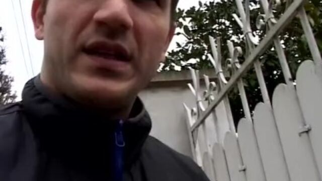 गहरे गले में ट्रेलर French Pickups से प्रतिभाशाली  बेबी डॉल के साथ