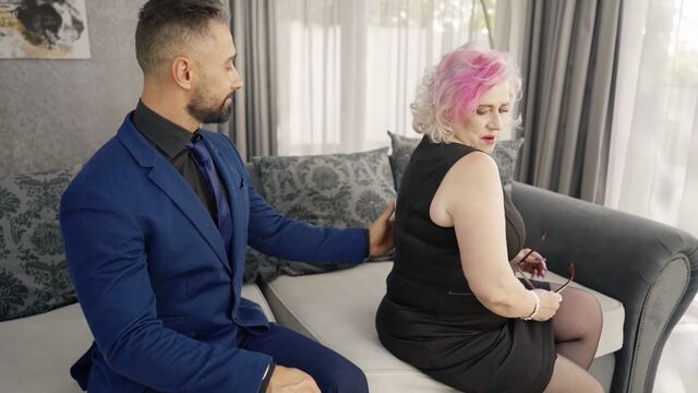 La preciosura Vicky A en tráiler de viejo vs joven