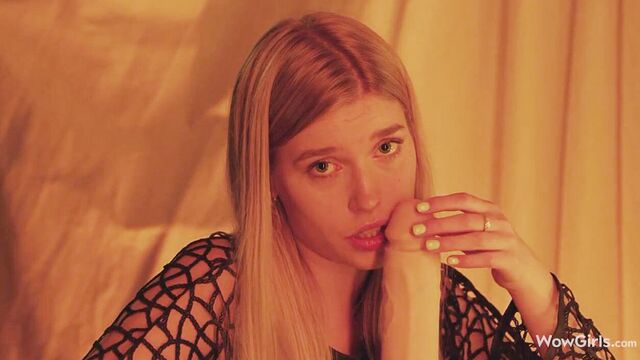 Guarda oscenità di lussuriosa Freya Mayer