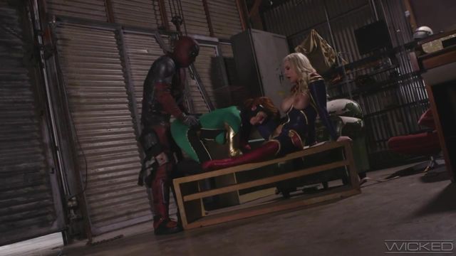 Ana और Aubrey का फर्म नितंब लिंग