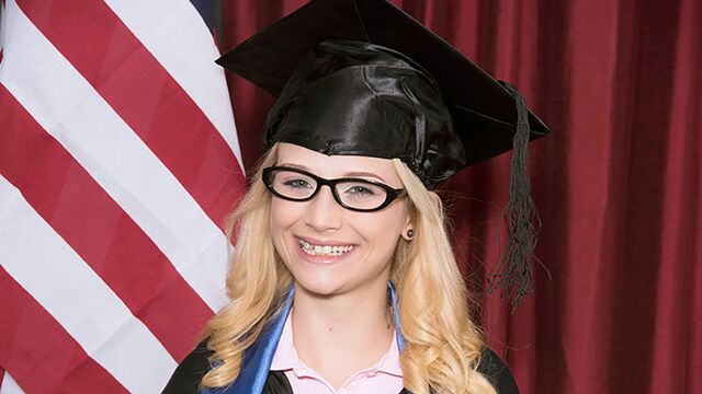 Adelanto de la admirable Aubrey de cabello largo 