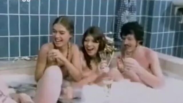 Séquence de adolecents avec la pimpante nénette de Color Climax