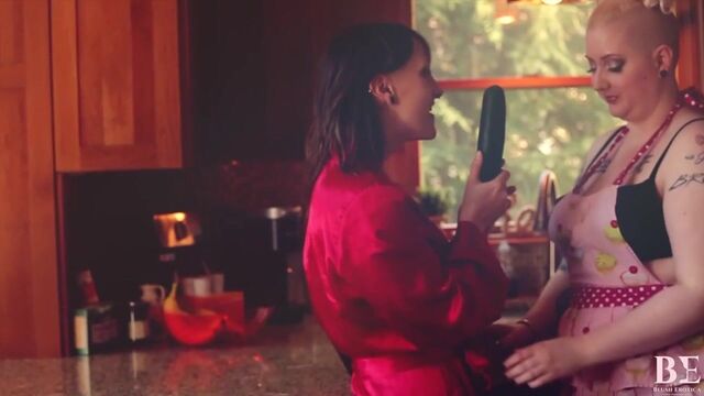 हस्तमैथुन काम फुटेज Blush Erotica से अद्भुत  Princess Dandy और El Bliss के साथ