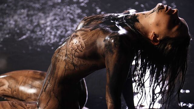 La pícara ArinaQ en porno de joven