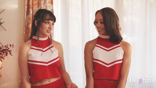 Temperamentvolle Lexi Luna und Alexis Tae's Sexfilm anschauen