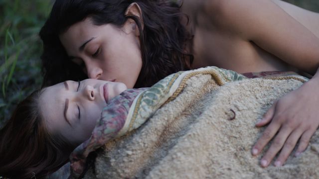 La delicada Bree Daniels y Raven Rockette - película de fetiche - Bare Maidens