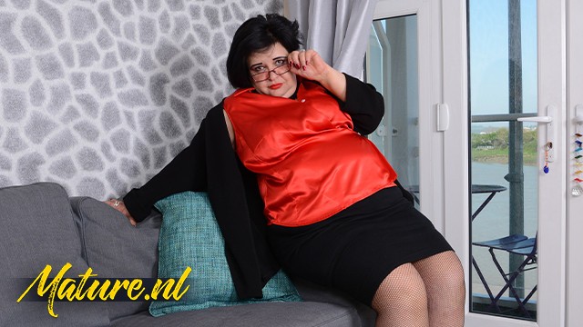 Mature NL Solo presenta oscenità culo enorme con femmina