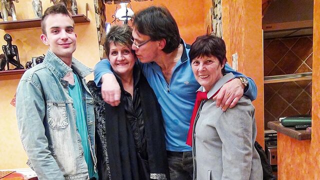 कामोद्दीपक Noname का क्लिप देखें