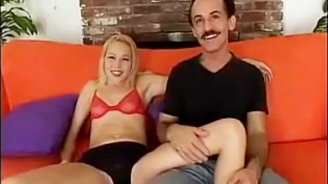 La souriante Liv Wilder et Tiffany Taylor - action cheveux lisses - Anal Fuck Thrills