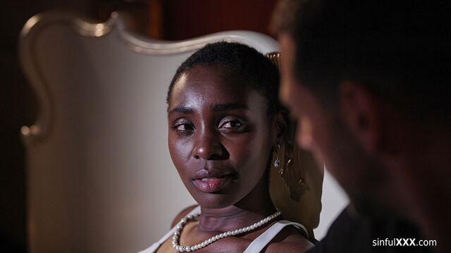 Rodaje con la escandalosa Zaawaadi con mamadas de Sinful XXX