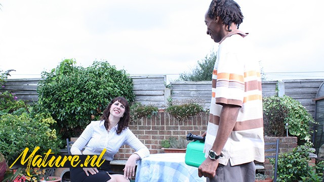 La hermosa muñequita - toma de interracial - Mature NL