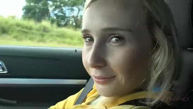 La delicada Peyton Coast - adelanto de playa - ATK Girlfriends