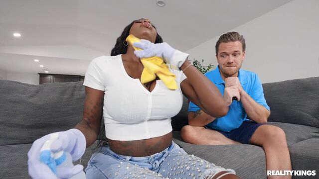 Extravagant Ebony Mystique's side fuck action