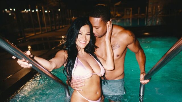 Mona Azar em tetas grandes gravação no legendaryx