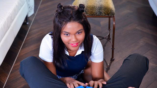 Filmato sopra il divano con Yara