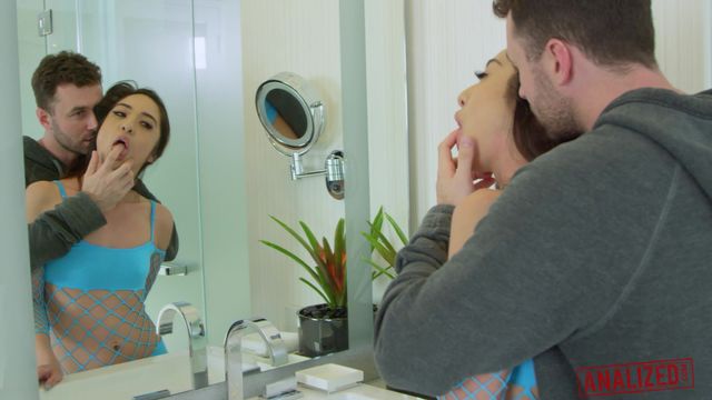 Herausragende Mila Jade in Fester Arsch XXX-Film