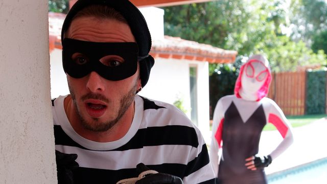 Action de rasée avec la romantique Daisy Stone de Teen Curves