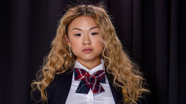 Peitos pequenos clipe com impressionante Lulu Chu do Teen Fidelity