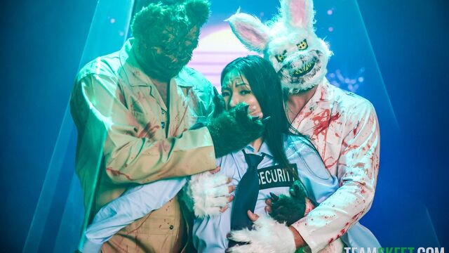 La necesitada Asia Lee - escena de doble mamada - Exxxtra Small