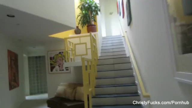 Clip de tatuaje protagonizado por la explosiva Christy Mack