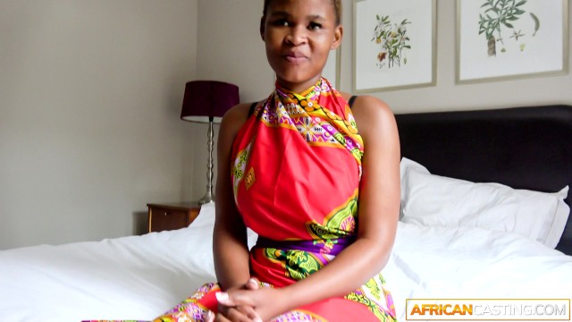 Micia in film cazzo finto di African Casting