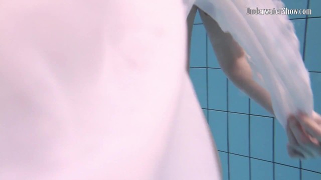 Modesta ajudante estrelando em fetiche cena