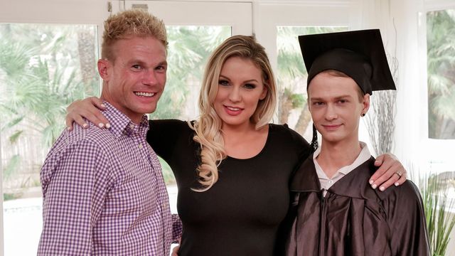 Vivida Kenzie Taylor in oscenità parlare