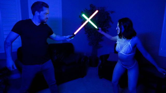 La llena de gracia Aubree Valentine en película de dedo en el culo