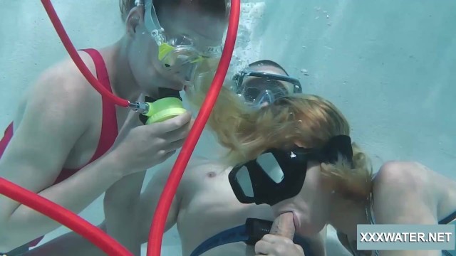 Exciting Minnie Manga and Minnie - handjob video - Underwater Show