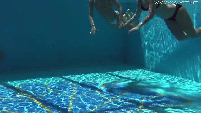Public video with graceful Jessica Lincoln from Underwater Show