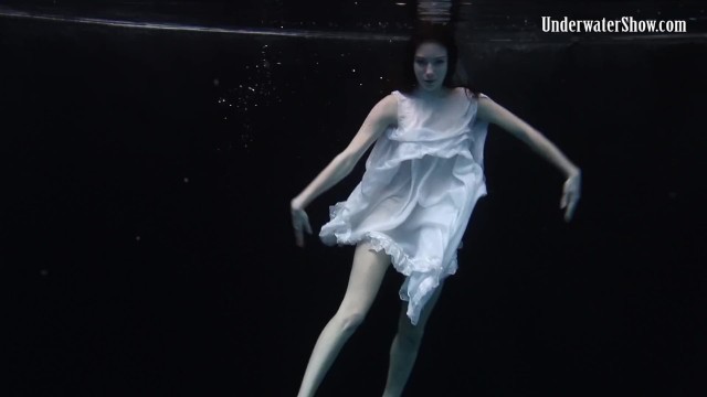 Mignotta in sesso bordo piscina di Underwater Show