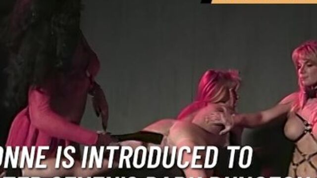 Careena Collins und Yvonne in Blondine Film von Bruce Seven Films