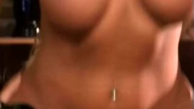 Penthouse - peitos siliconados filme